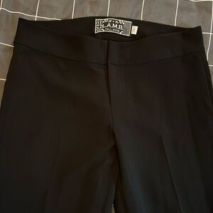 Excellent L.A.M.B Women’s Black Ankle Zip Pants Size: 4
